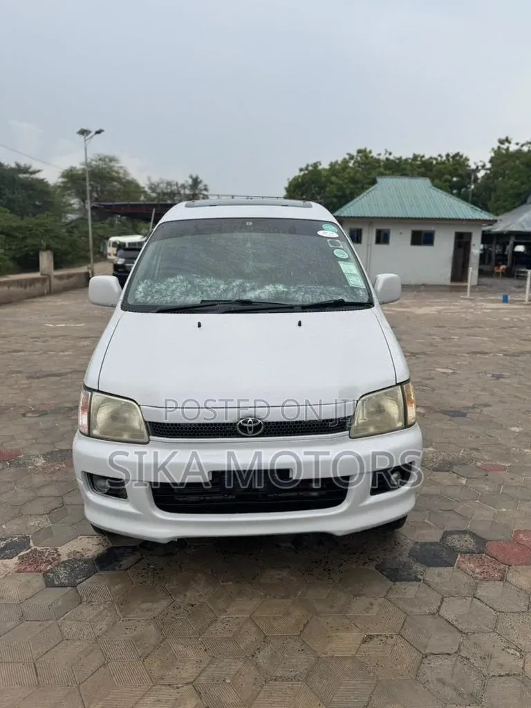 Toyota LiteAce Noah 1999 White