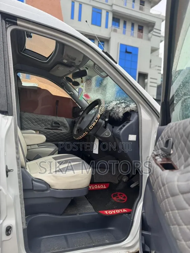 Toyota LiteAce Noah 1999 White