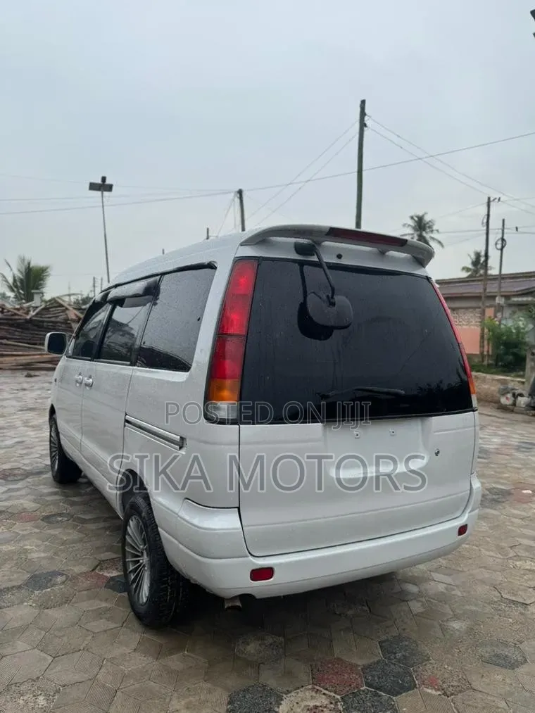 Toyota LiteAce Noah 1999 White
