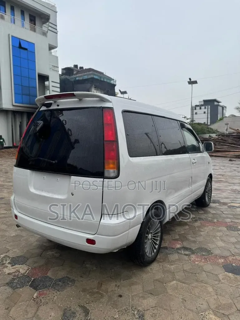 Toyota LiteAce Noah 1999 White