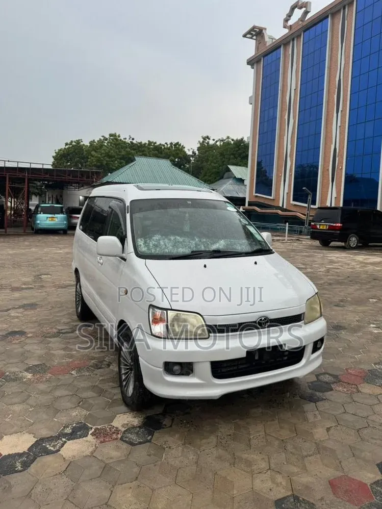 Toyota LiteAce Noah 1999 White