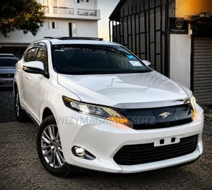 Toyota Harrier 2.0 2016 Gold