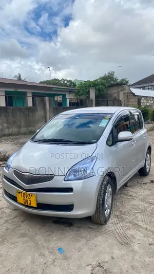 Toyota Ractis 2011 Silver