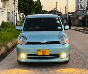 Toyota Sienta 2006 Blue