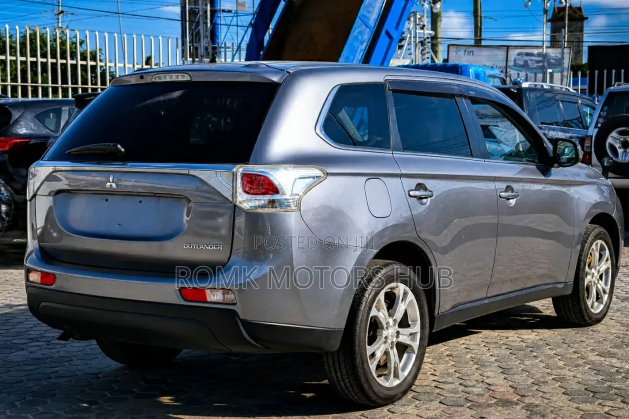 Mitsubishi Outlander 2.0 PHEV AWD 2014 Silver