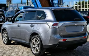 Mitsubishi Outlander 2.0 PHEV AWD 2014 Silver