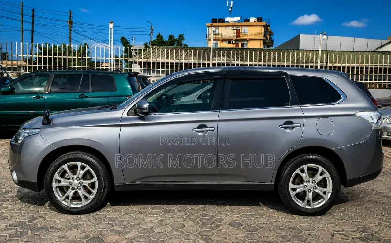 Mitsubishi Outlander 2.0 PHEV AWD 2014 Silver