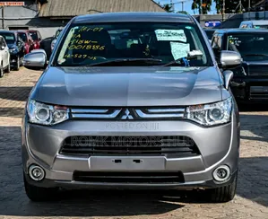 Mitsubishi Outlander 2.0 PHEV AWD 2014 Silver