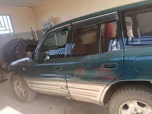Toyota RAV4 2004 Green