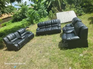 Recliner Nyeusi // 3:2:1:1 // in Fiber // in Spring //