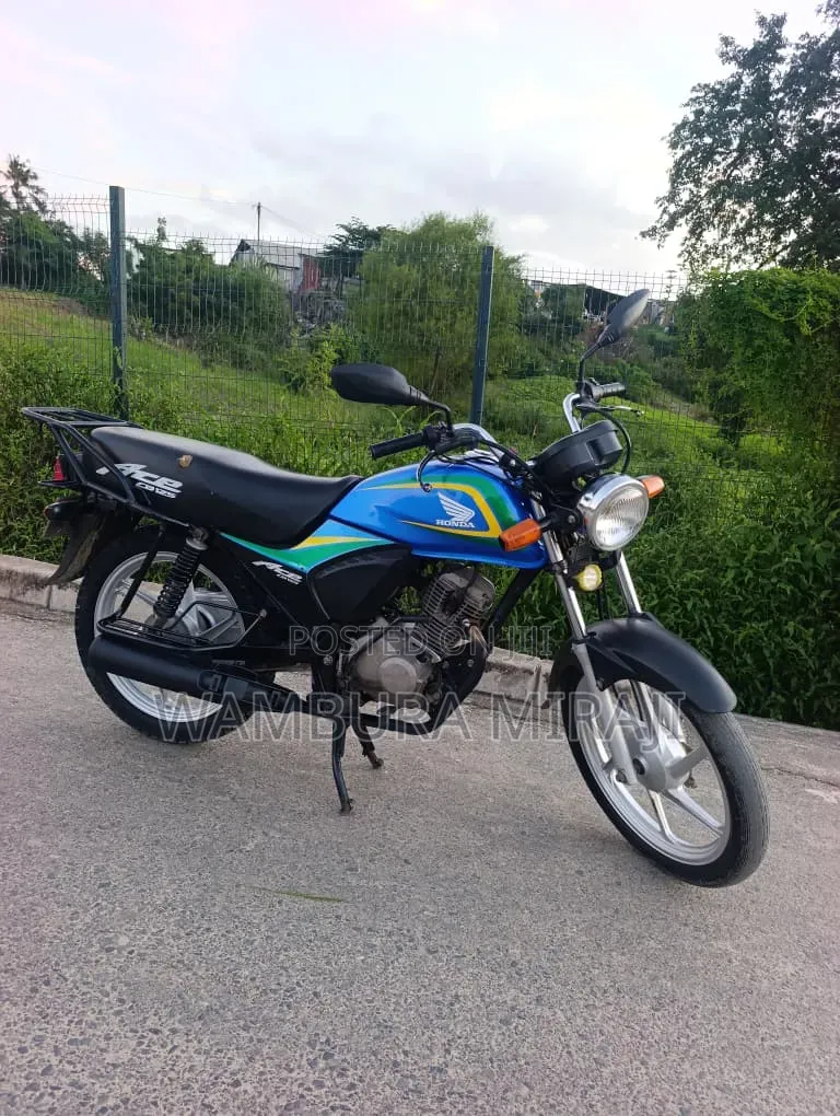 Honda CB 2025 Blue