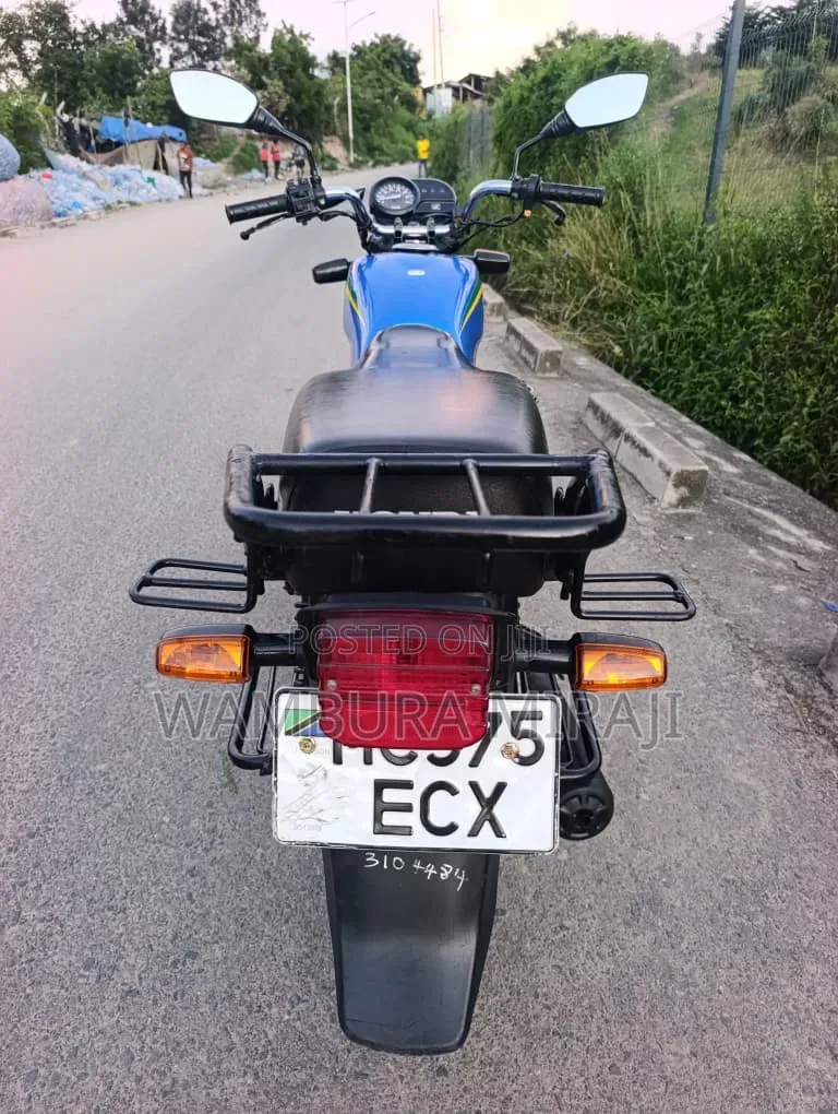 Honda CB 2025 Blue