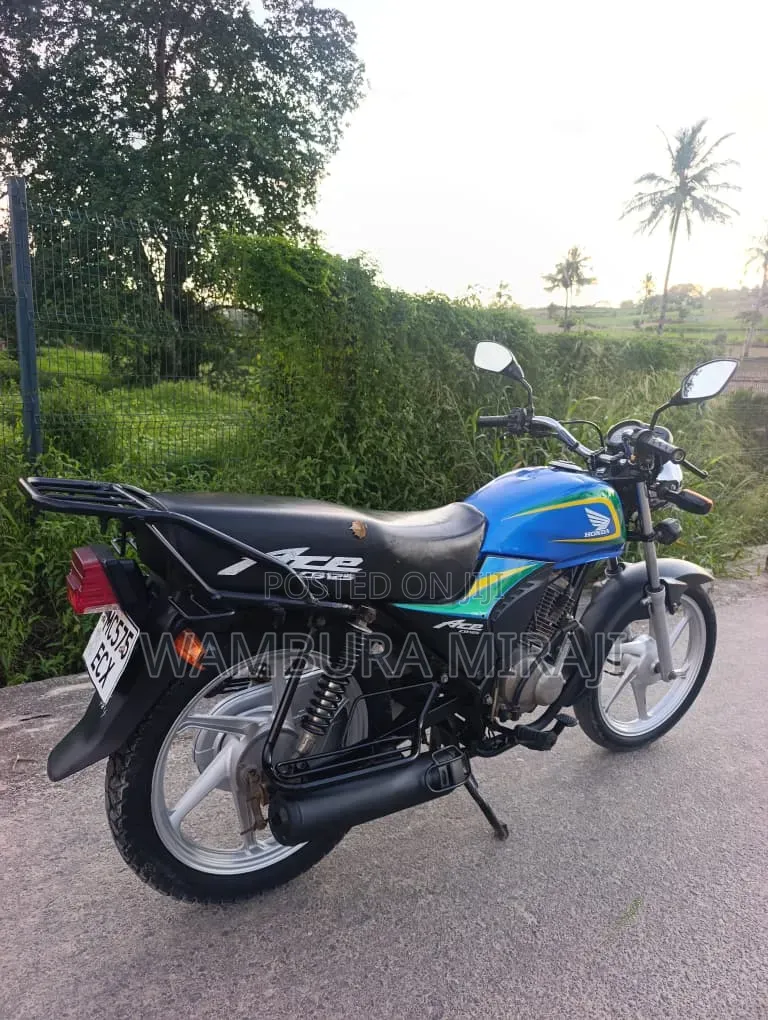 Honda CB 2025 Blue