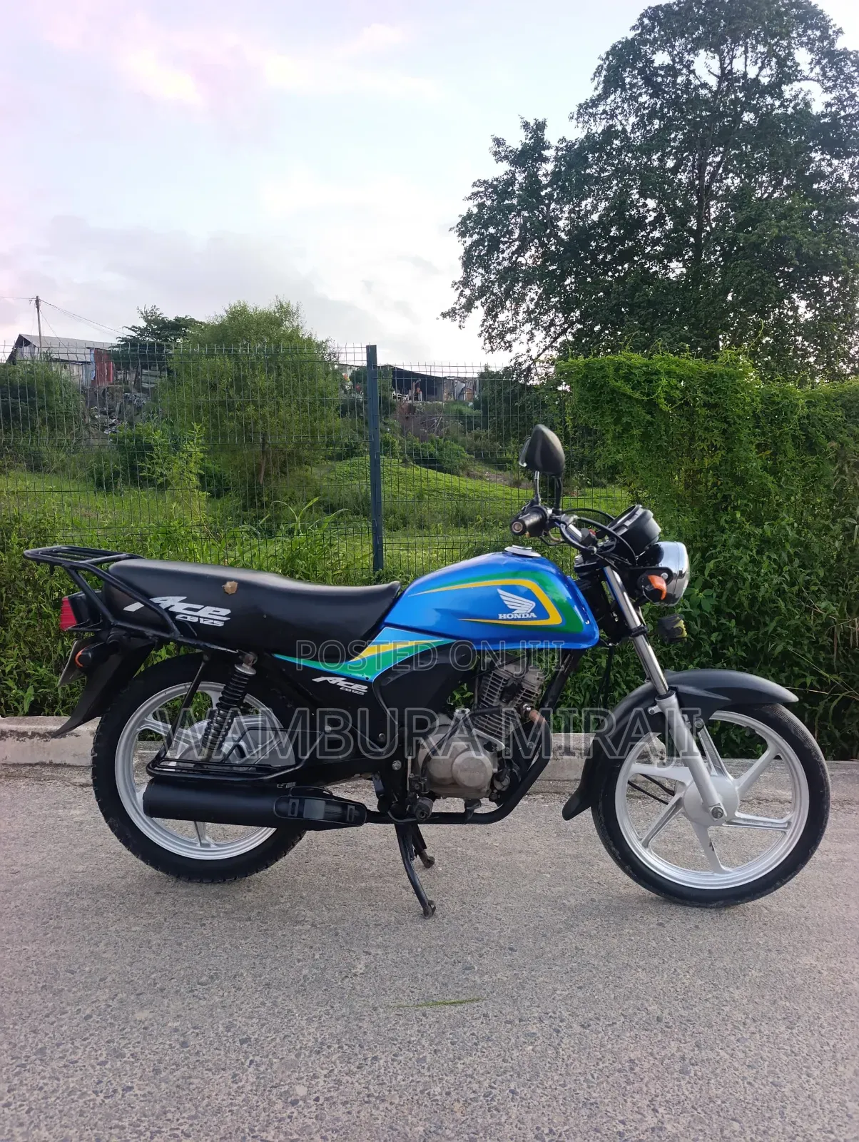 Honda CB 2025 Blue