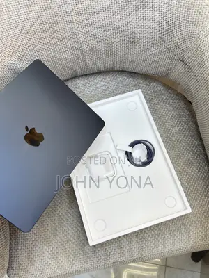 New Laptop Apple MacBook Air 2022 M2 8GB Apple M2 SSD 256GB