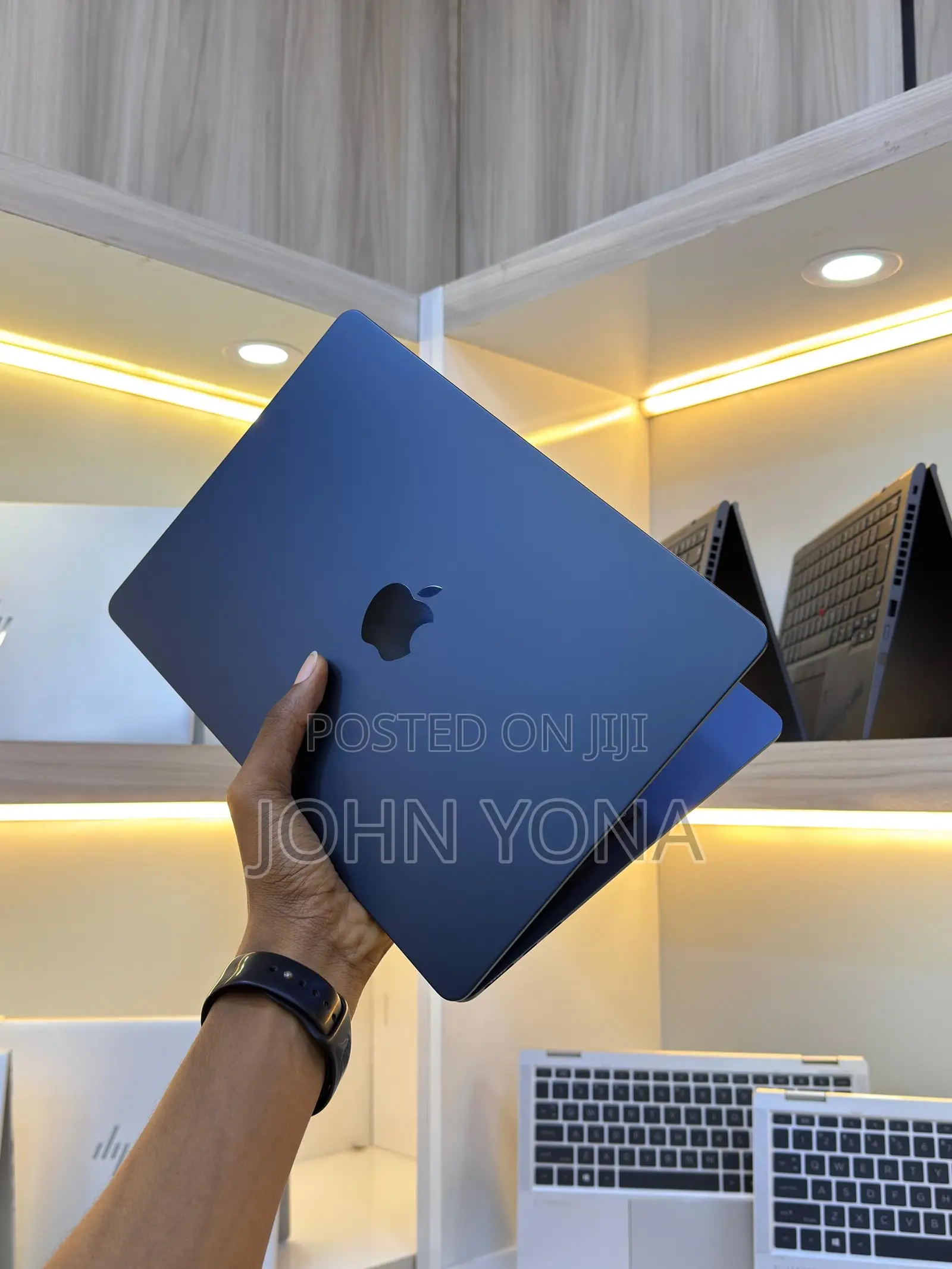New Laptop Apple MacBook Air 2022 M2 8GB Apple M2 SSD 256GB