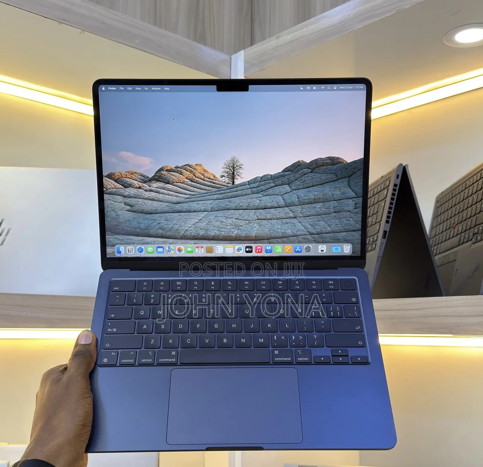 New Laptop Apple MacBook Air 2022 M2 8GB Apple M2 SSD 256GB