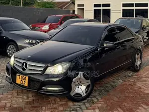 Mercedes-Benz C200 2012 Black
