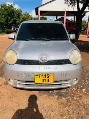 Toyota Sienta 2004 Silver