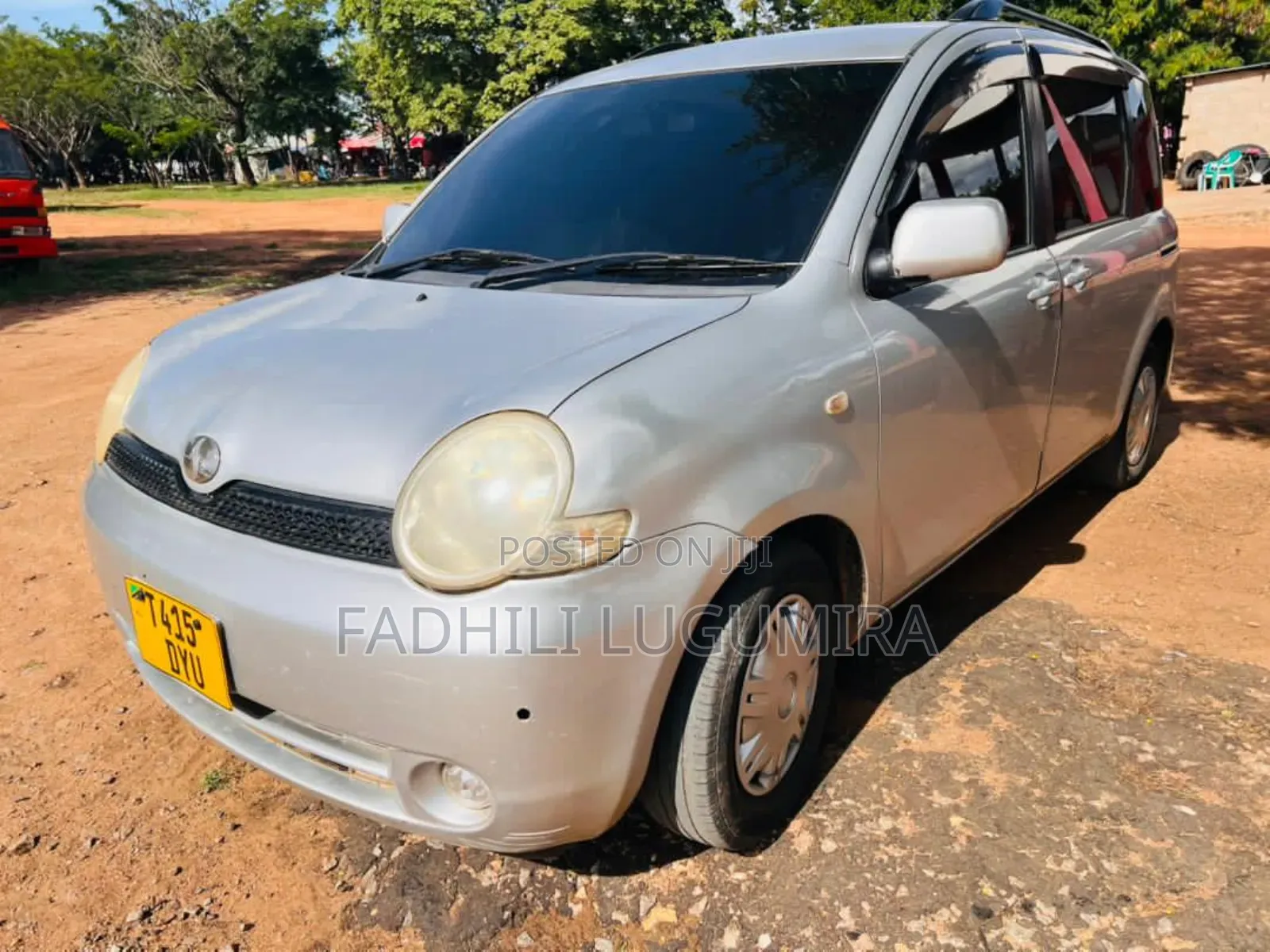 Toyota Sienta 2004 Silver