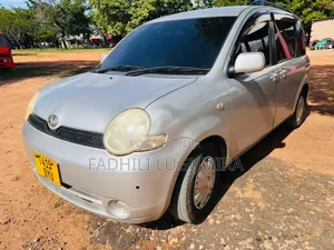Toyota Sienta 2004 Silver