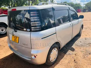 Toyota Sienta 2004 Silver