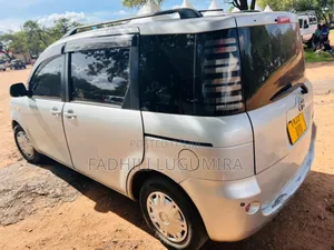 Toyota Sienta 2004 Silver