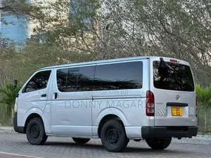 Toyota HiAce 2006 Silver
