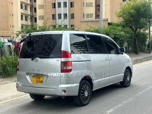 Toyota Noah 2003 Silver