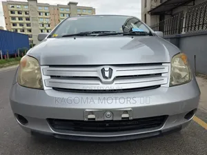 Toyota IST 2004 Silver
