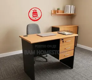 Executive Modern Office Desk With Lockable Drawers /Study Table 90 Cm