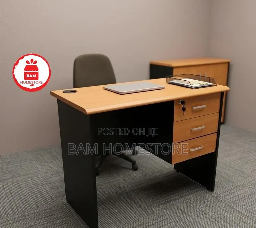 Executive Modern Office Desk With Lockable Drawers /Study Table 90 Cm