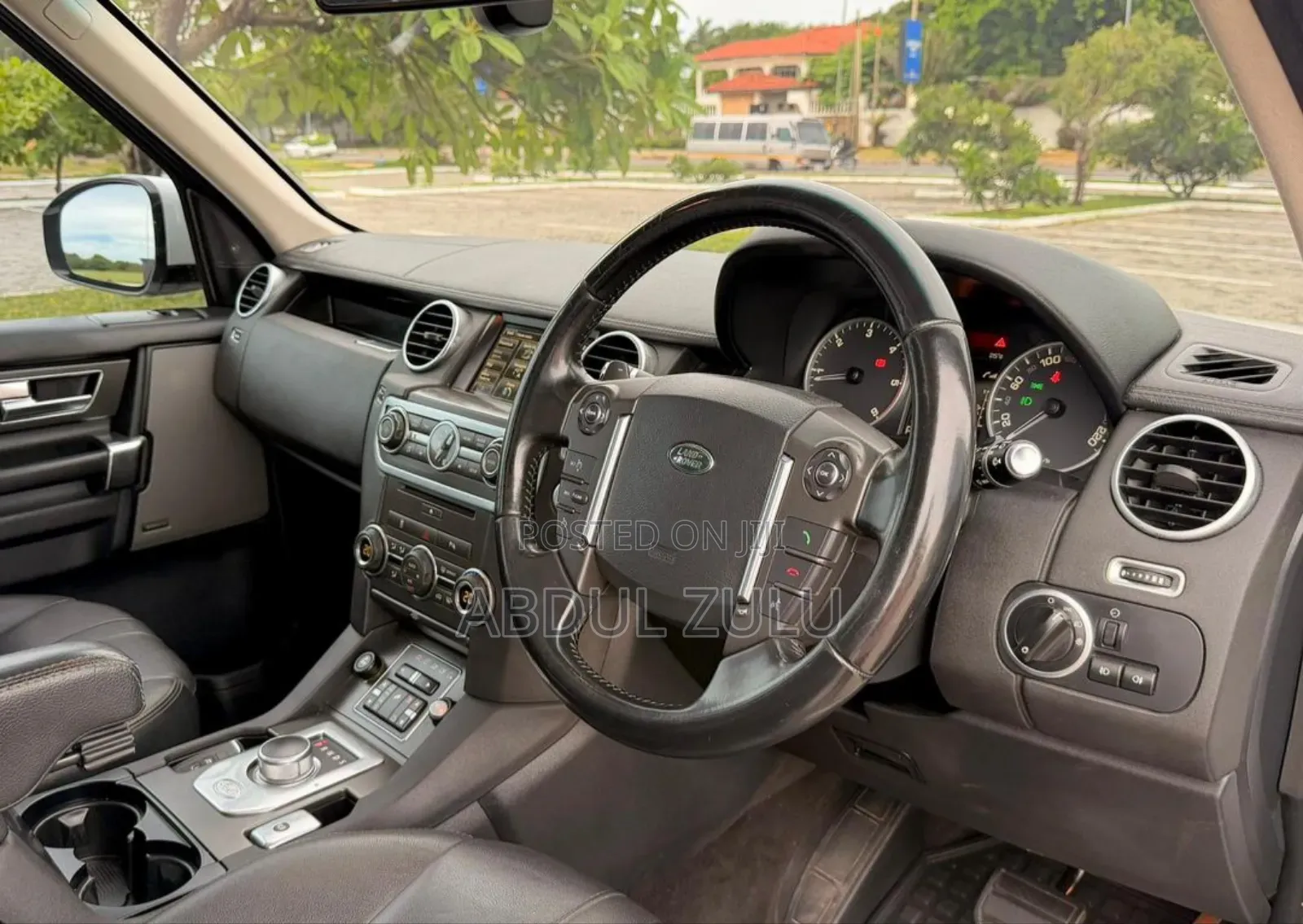 Land Rover Discovery 2014 White