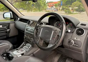 Land Rover Discovery 2014 White