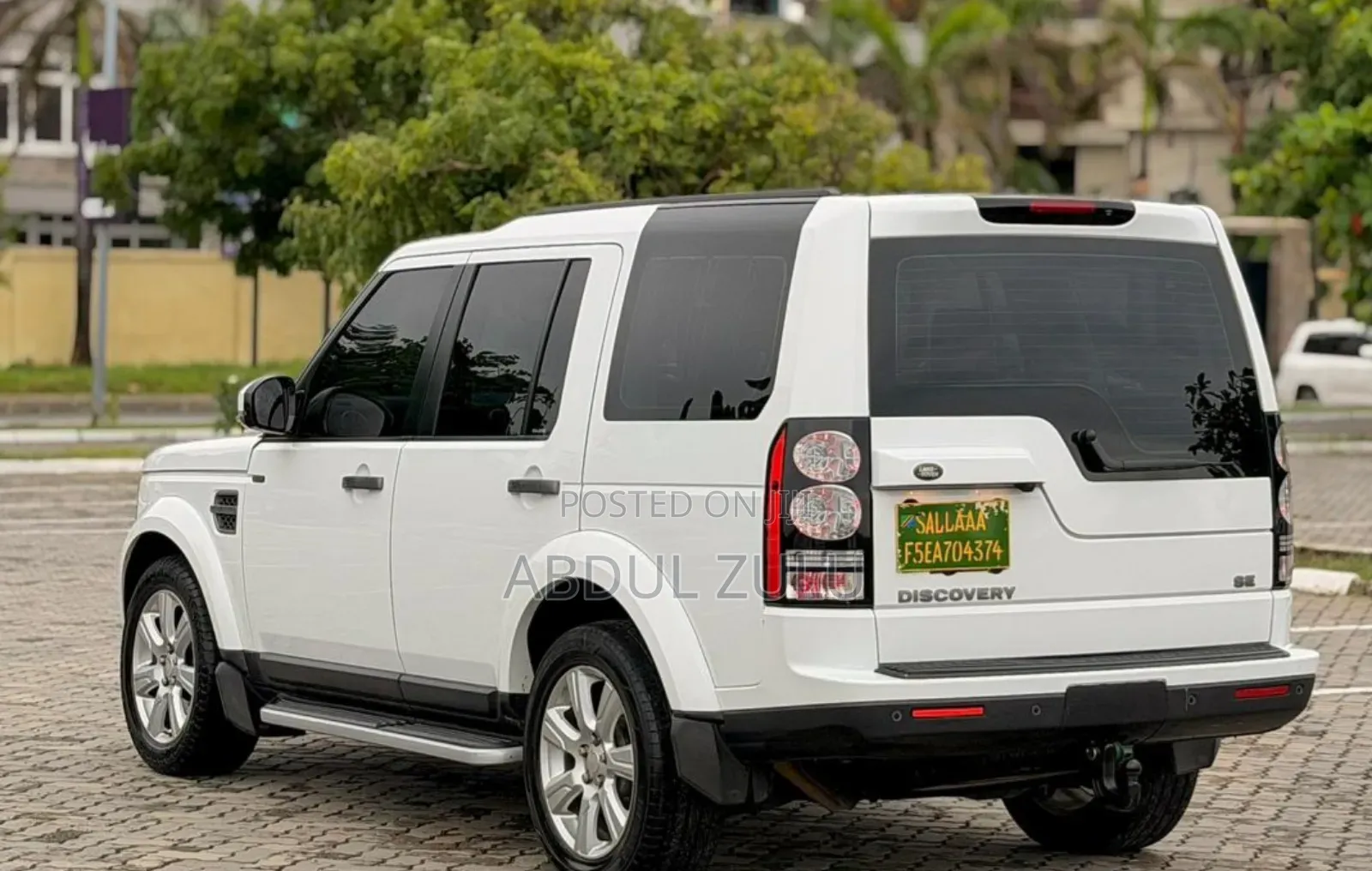 Land Rover Discovery 2014 White