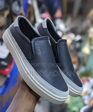 Simpo Shoes–Clean Smart Style