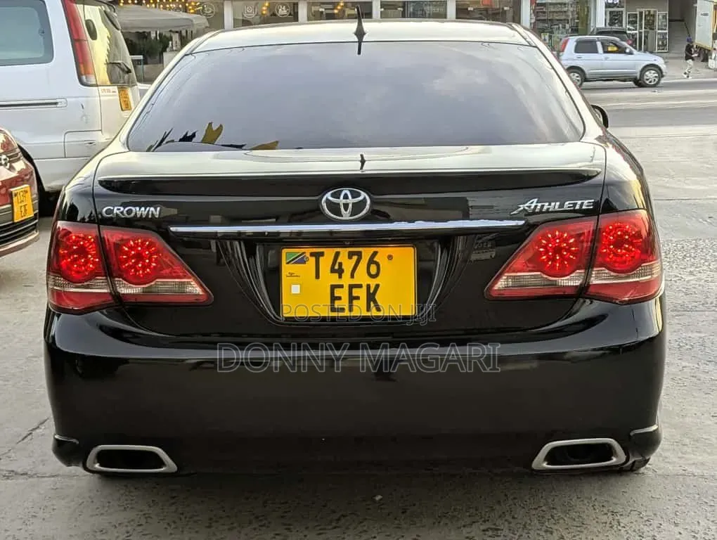 Toyota Crown 2010 Black