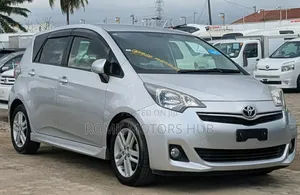 Toyota Ractis 2012 Silver