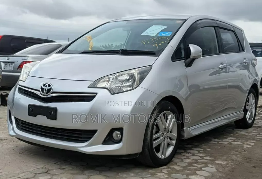 Toyota Ractis 2012 Silver
