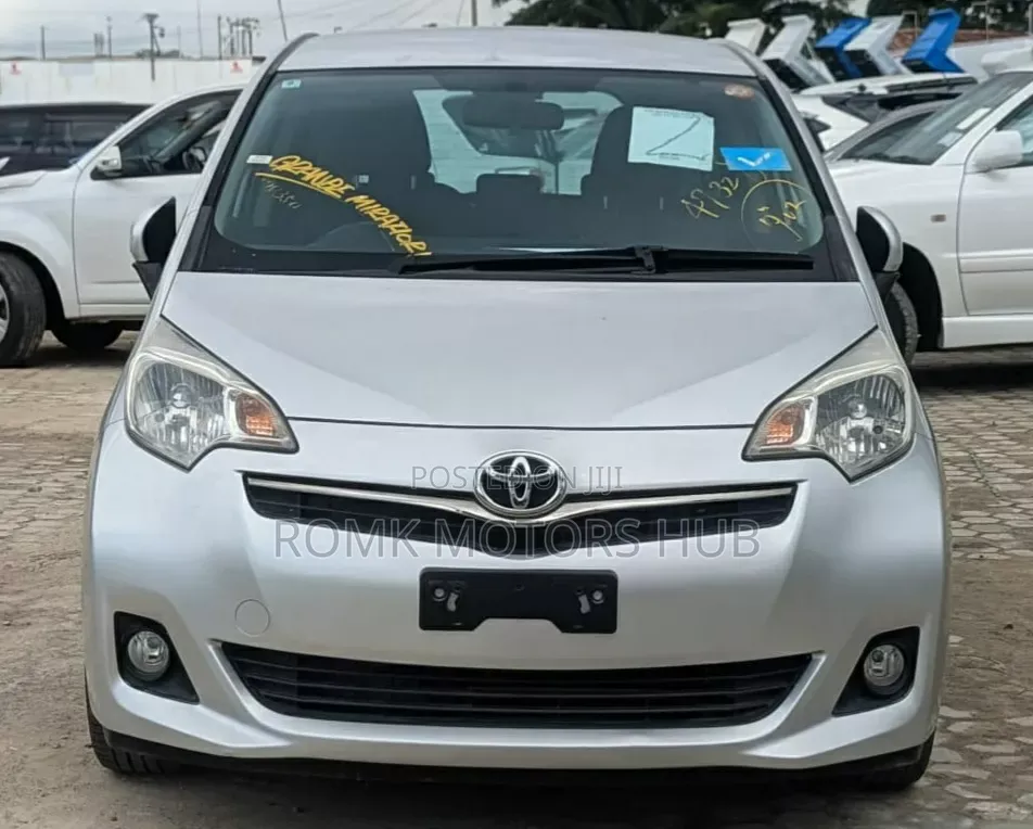 Toyota Ractis 2012 Silver