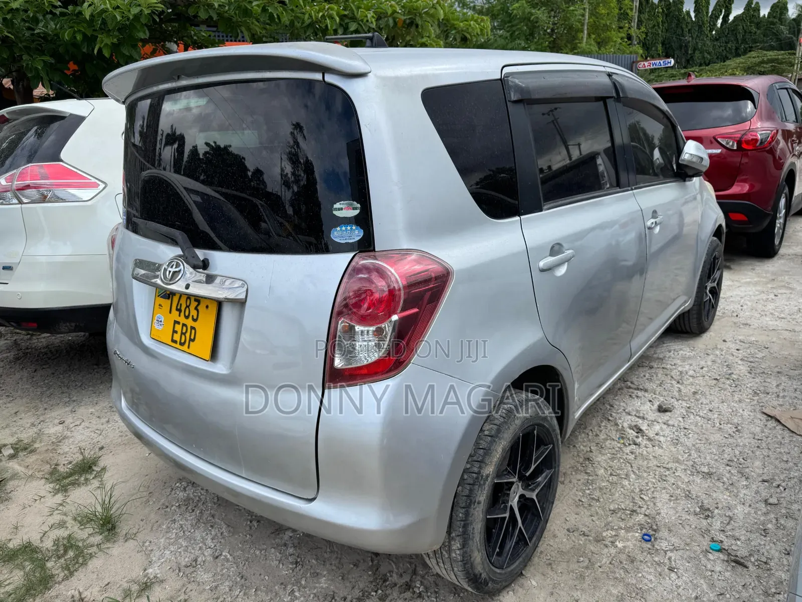 Toyota Ractis 2010 Silver