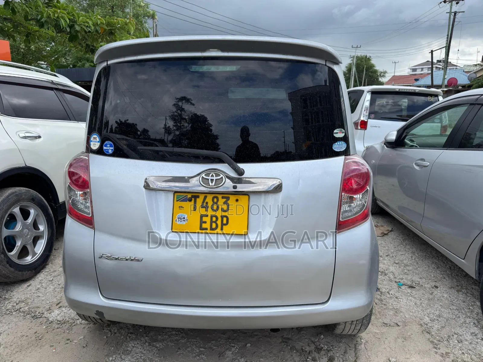 Toyota Ractis 2010 Silver