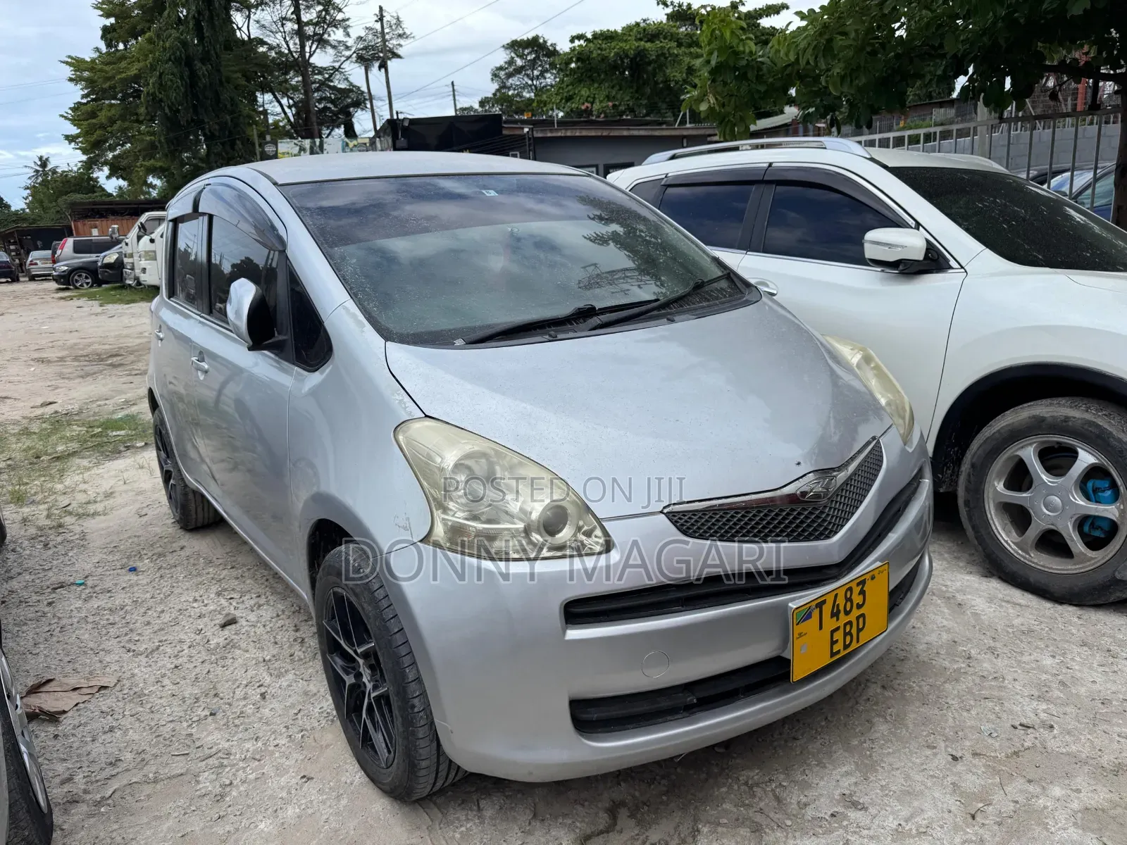 Toyota Ractis 2010 Silver