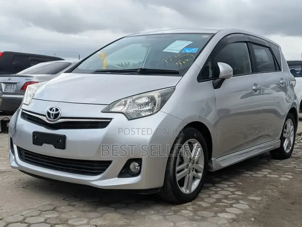 Toyota Ractis 1.5 AWD 2012 Silver