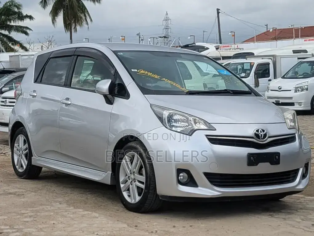 Toyota Ractis 1.5 AWD 2012 Silver