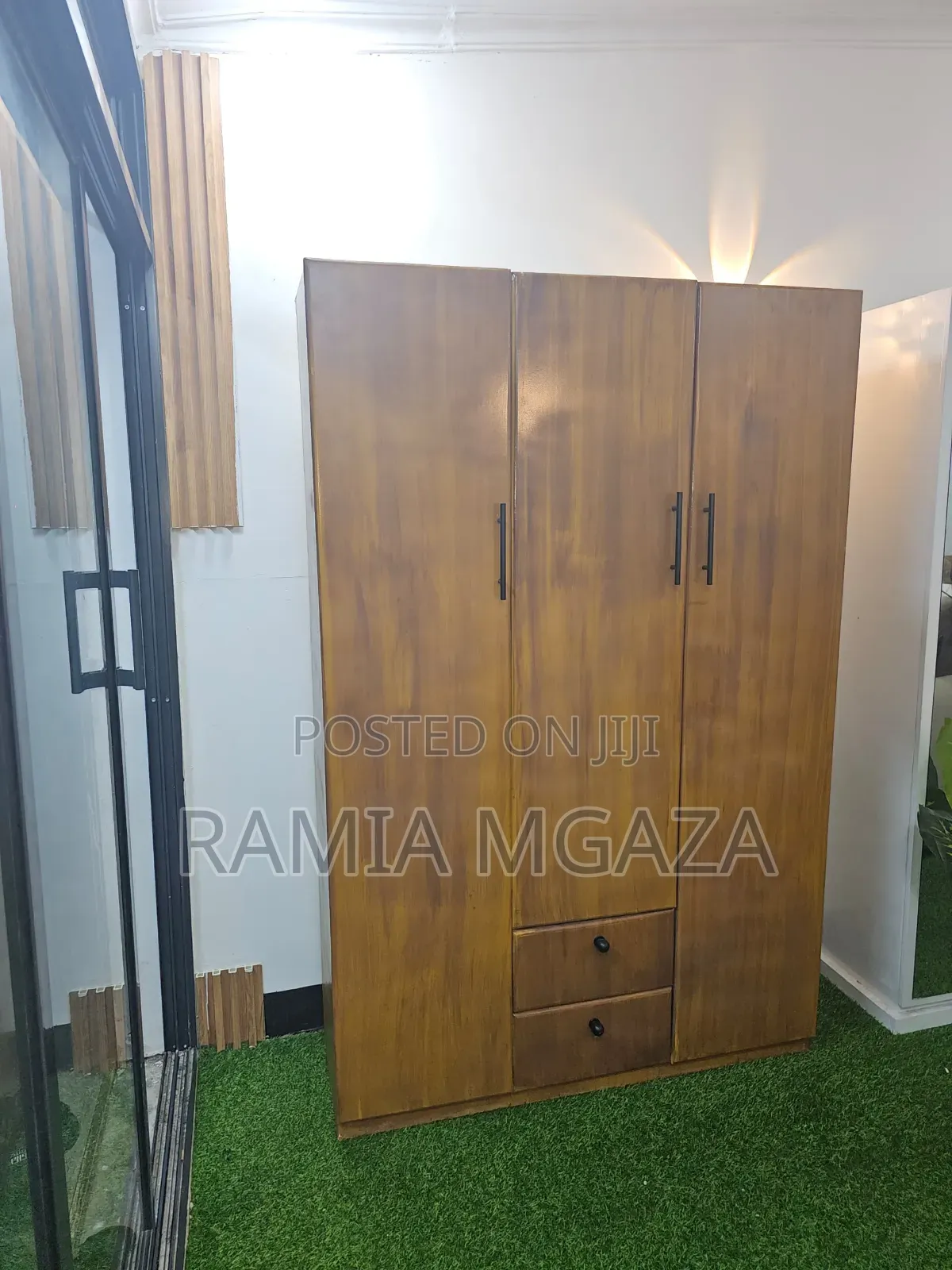 Kabati Za Nguo Milango Mitatu