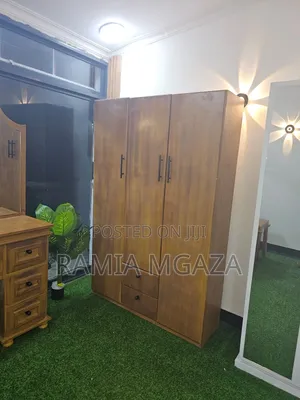 Kabati Za Nguo Milango Mitatu
