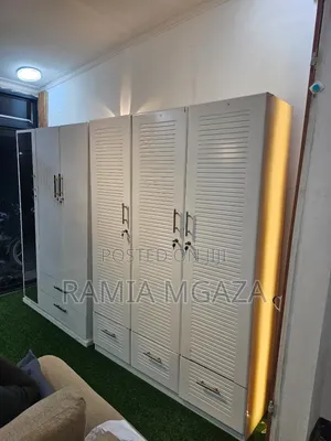 Kabati Za Nguo Milango Mitatu