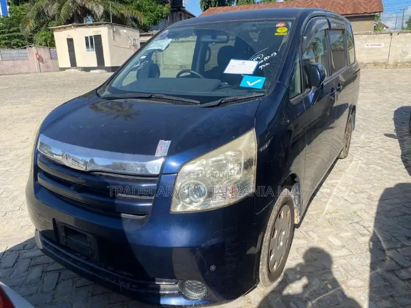 Toyota Noah 2007 Blue
