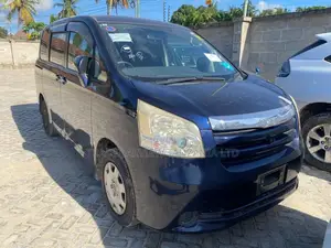 Toyota Noah 2007 Blue